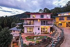 Alaya Stays Adrushya, Mukteshwar