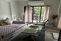 Serene stay in Chuim near Carter Road, Mumbai