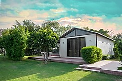 Country Cottage - Luxury Cottages with Private Pool, Gurgaon