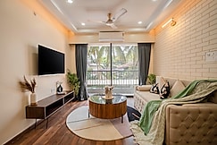 Whisky & Oak by @thekiwistays, Goa