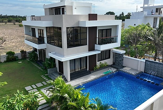 BREEZYY BAYY VILLA