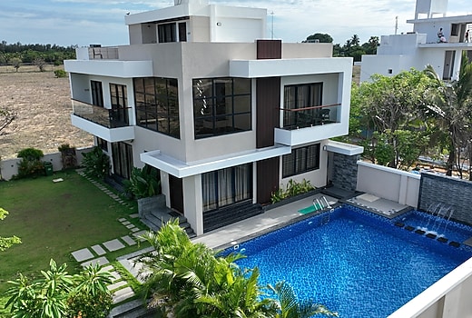 BREEZYY BAYY VILLA