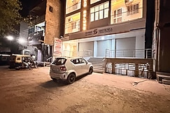 Kanchan Deluxe Lodging, Pandharpur