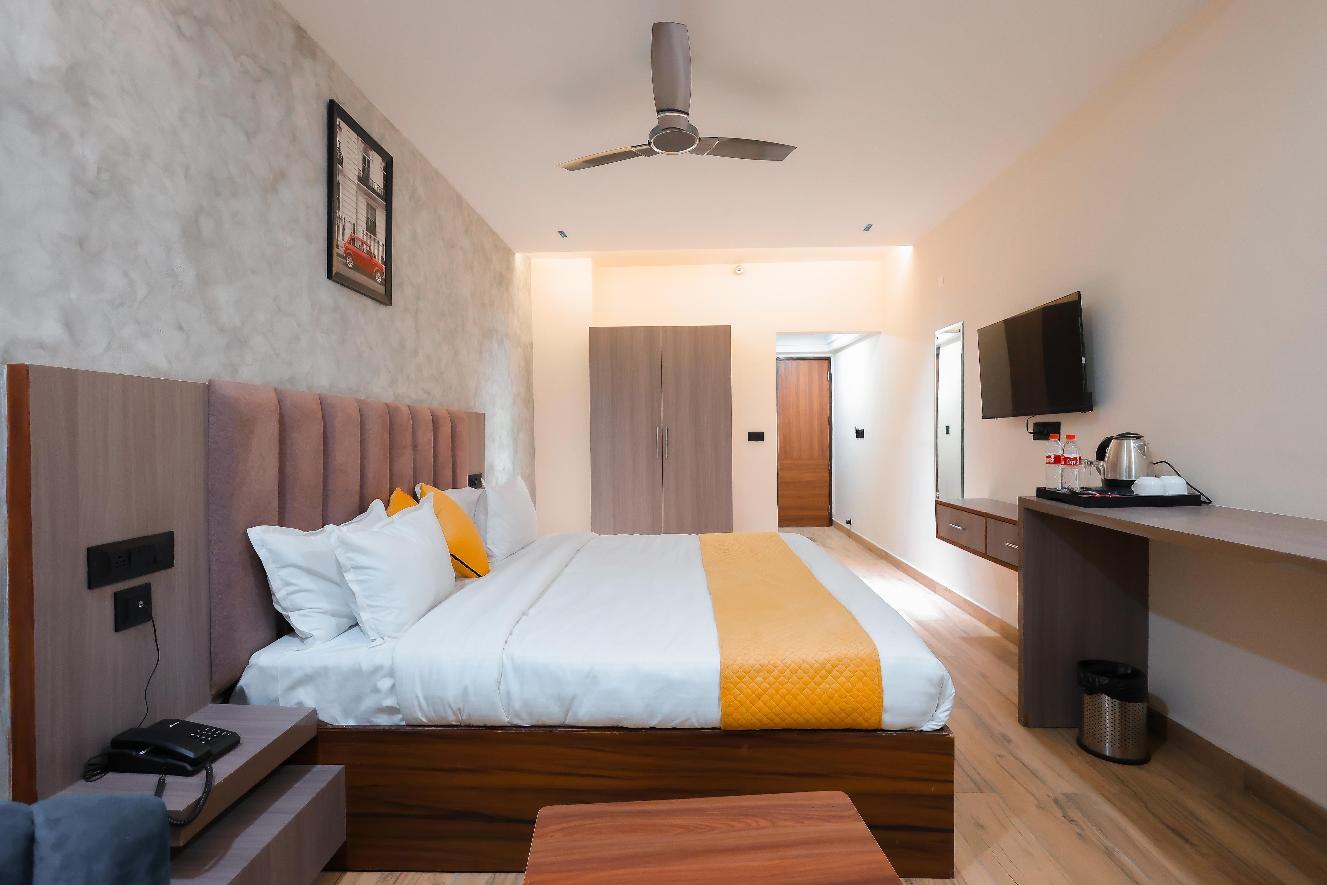 Hotel Milanza - Tap to explore photos