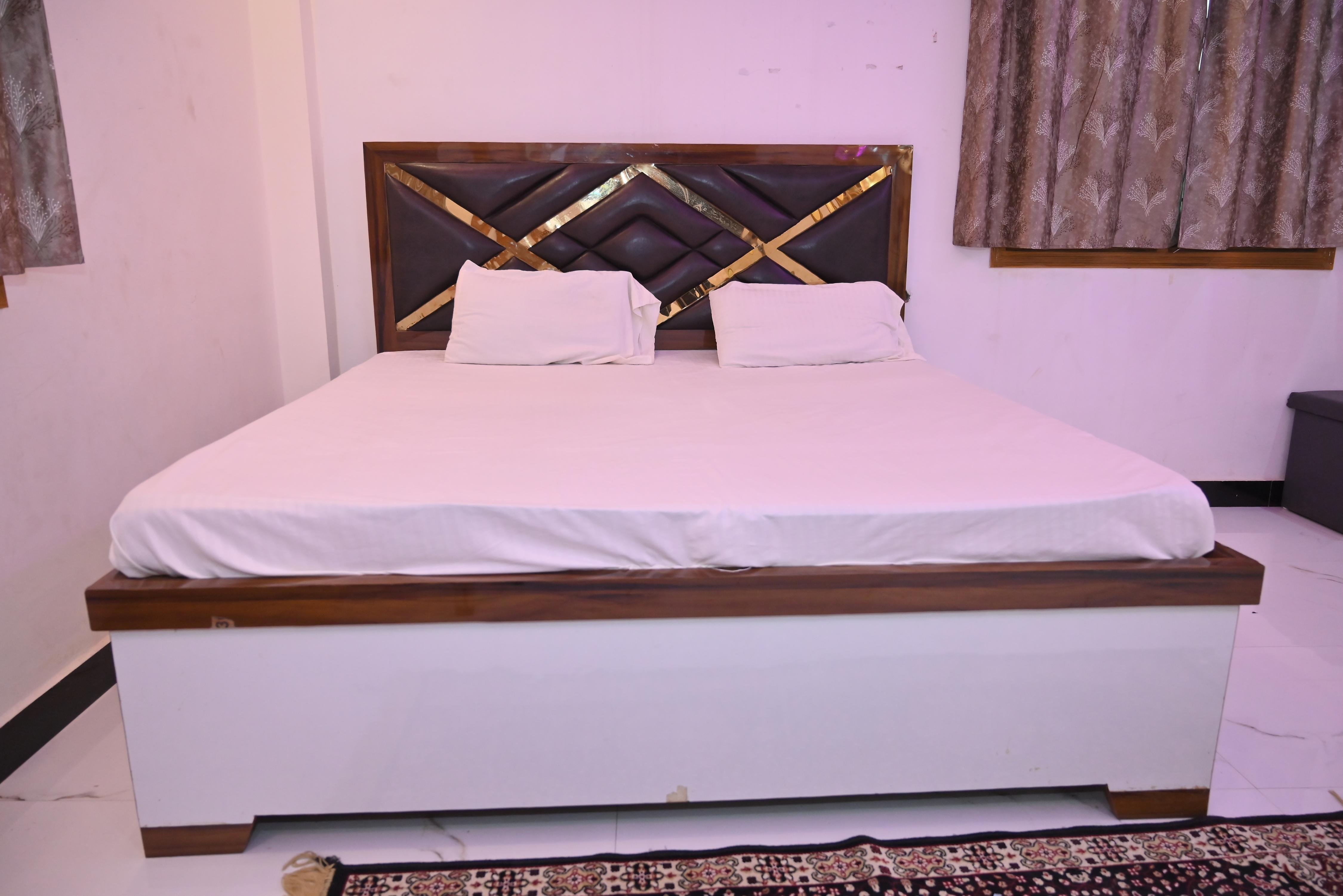 Hotel Raj Palace Varanasi - Tap to explore photos