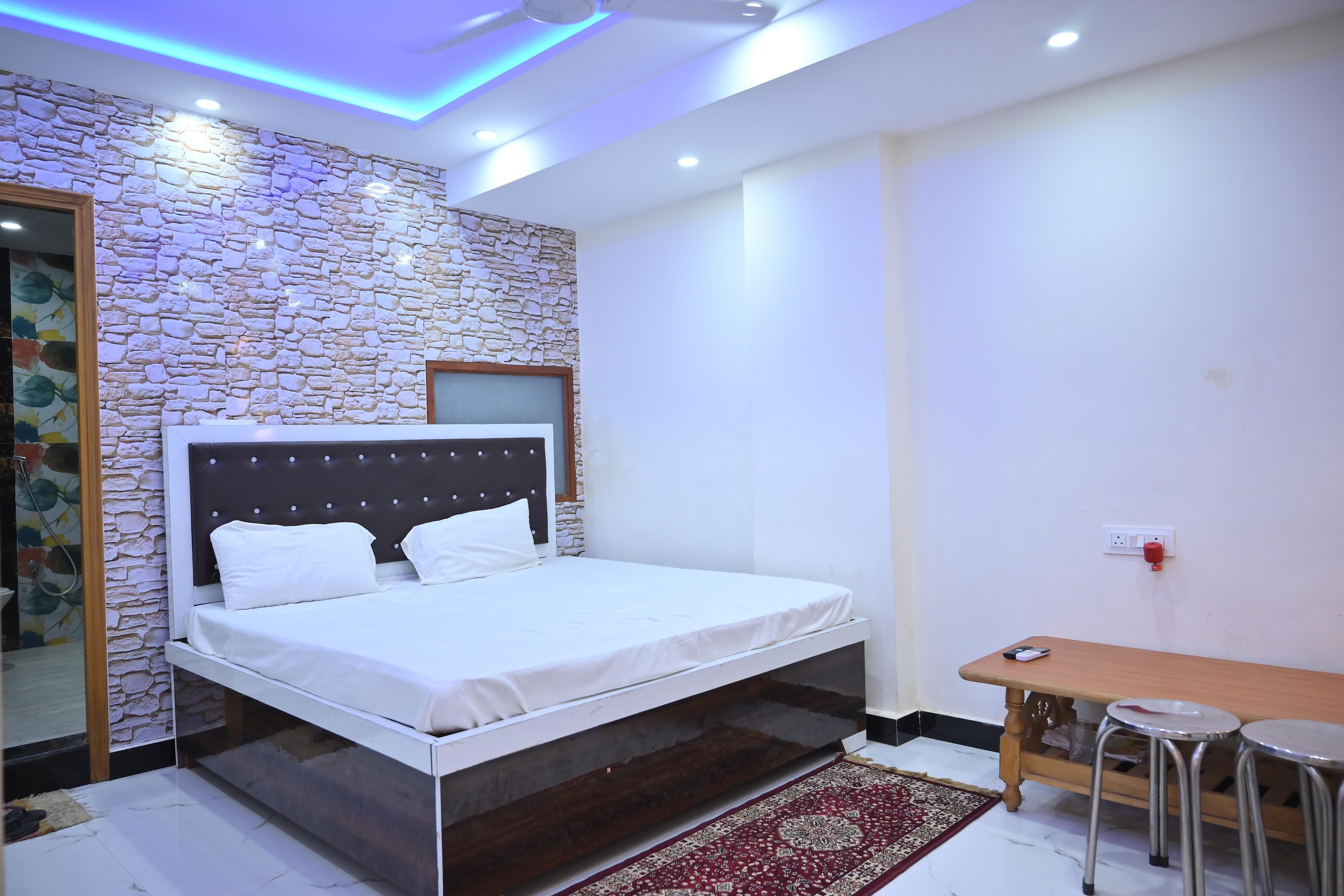 Hotel Raj Palace Varanasi - Tap to explore photos