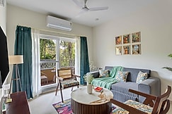 1BHK w Balcony and Pool - 5 mins to Candolim Beach | Hireavilla, Goa