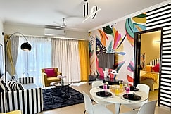 Noir Pop at Baga beach Free wifi, king bed, pool, Belgaum