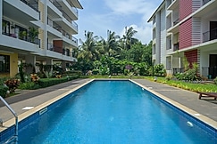 Noir Pop at Baga beach Free wifi, king bed, pool, Goa