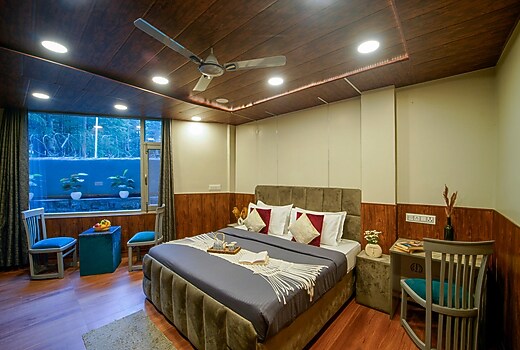 Leo - 2BHK With Jacuzzi (2.5 kms from mall road)