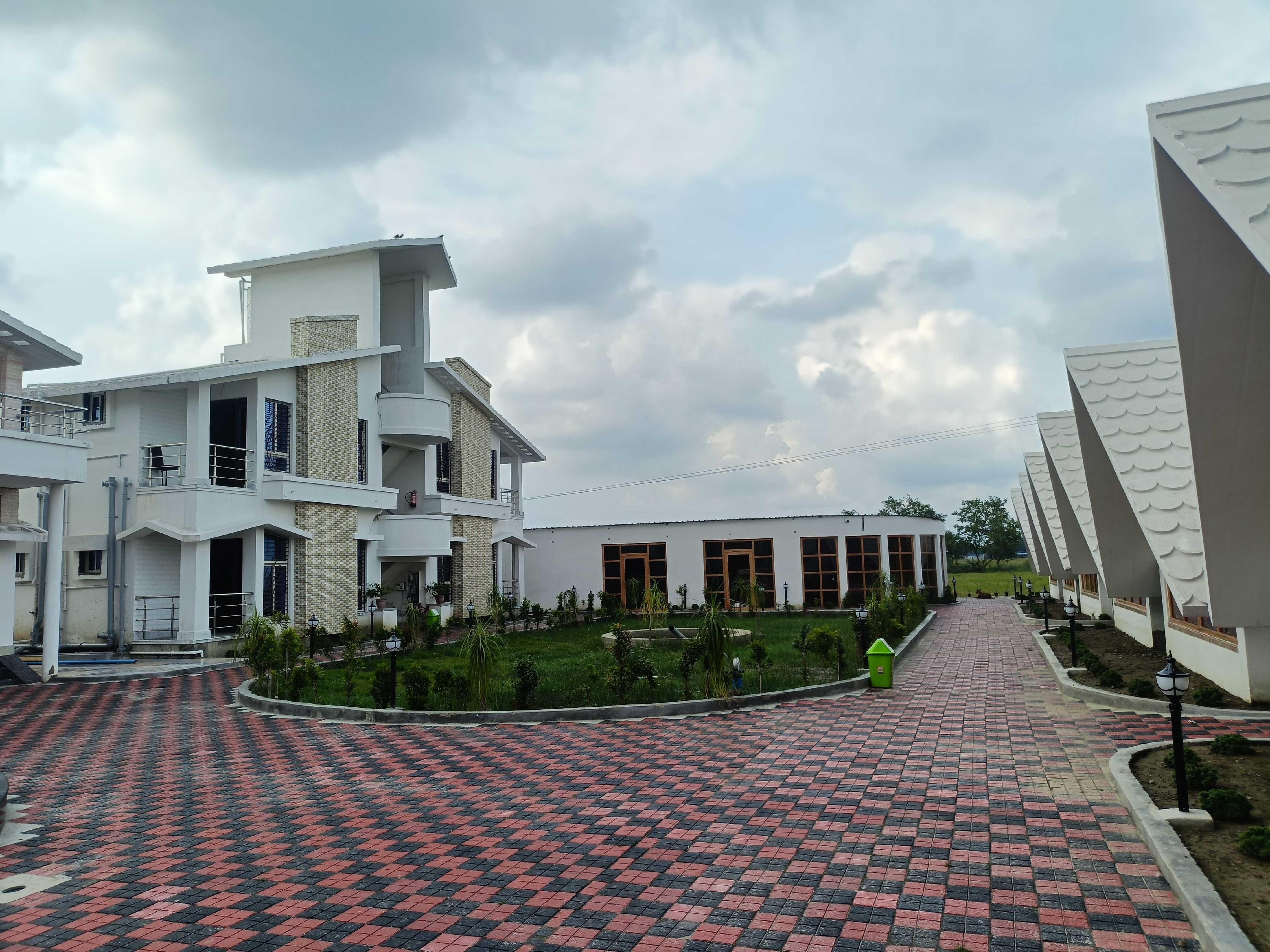 Hotel O AAHELI RESORT - Tap to explore photos