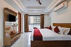 Lux Studio Walking Distance from Medanta Medicity Hospital, Gurgaon