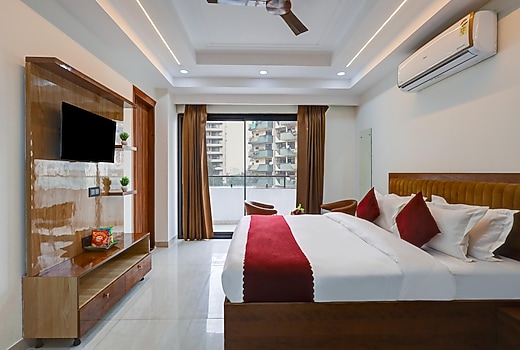 Lux Studio Walking Distance from Medanta Medicity Hospital