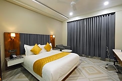 Hotel Breeze Bay Ex - Bandra Kurla Complex (BKC), Mumbai, Mumbai