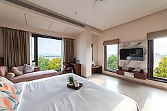 PINNACLE Udaipur - Boutique Rooftop Pool Hotel, Near the Lakes, Udaipur