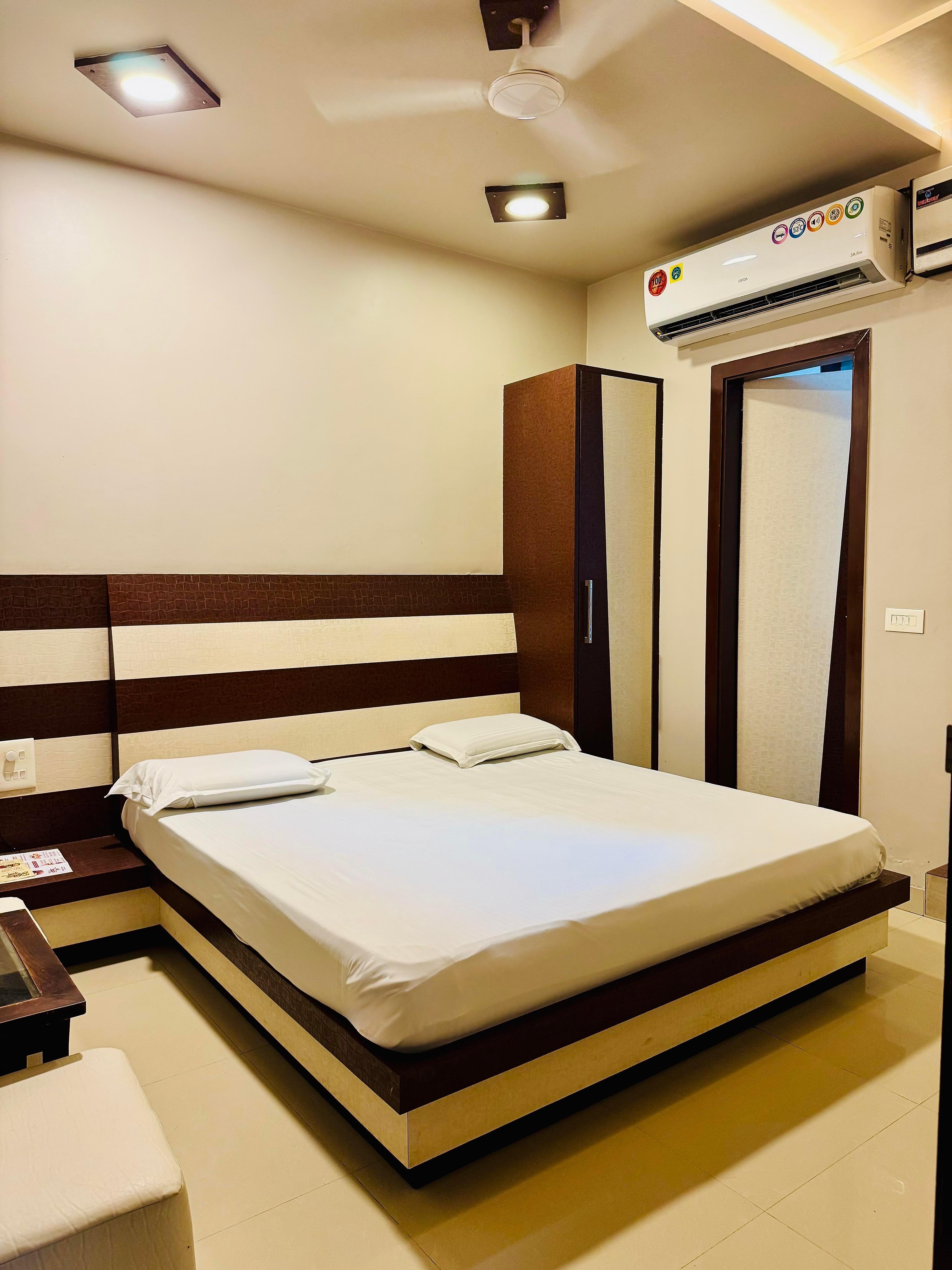 Govind Dhaba | Hotel Govind Place - Tap to explore photos