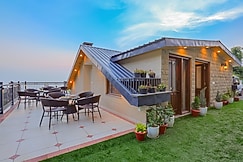 Elivaas Konifer Pinegrove | Hillside 3-BHK with Scenic View, Garden & Outdoor Seating, Kasauli