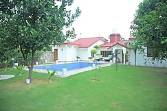 Aravali Farm Gurgaon - 3 Bedroom Villa with Lawn Barbeque Grill and Private Pool, Neemrana