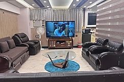 Riverview Haven-Luxury Terrace Penthouse-Lucknow, Lucknow