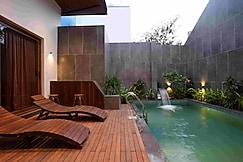 HF Pool Resorto, चेन्नई