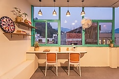 Hostel De Offlanders Rishikesh - Stay Connect & Explore, Rishikesh