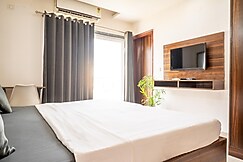 Housr Sector 27 Supermart 1 Near Galleria Market, Gurgaon