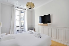 Modern Apartment Champs-Elysees - Saint Honore 30, Paris