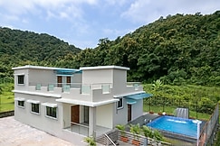 Alaya StaysThe Fernstead | Hillview 5-BHK Villa With Private Pool & Terrace, Alibaug