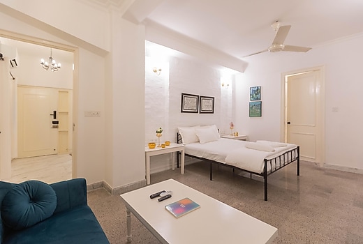 Handmade Homes: US consulate | Entire 2BHK Apartment in Park Street Area