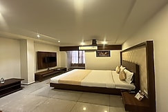 Hotel Crown, Morbi