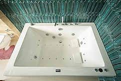 The Grand Luxe 5BHK with Jacuzzi, Gurgaon