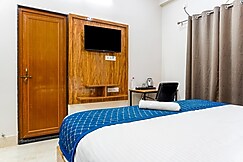 Hotel Navneeta Grand, Varanasi