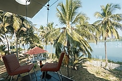 Mermaid Whisper Beach Villa, Udupi