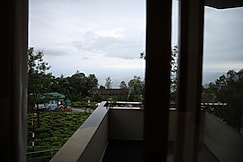 Hills and hearts-The luxury Stays by LexStays, Coonoor