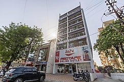 hotel monville akota, Vadodara