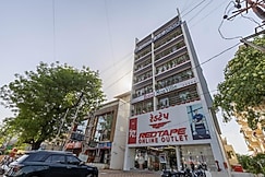 hotel monville akota, Vadodara