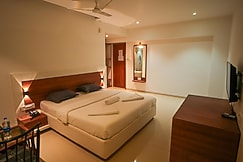 HOTEL BLUE LOTUS RESIDENCES, Wai
