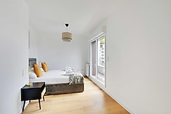 Chic Duplex with Rooftop -3BD/6P, Paris