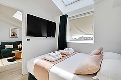 Rooftop Apartment - 1BR/4P - Nation/Voltaire, Paris