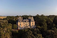 Chateau Stay - 1BR/4P with Pool & Park Access, Ariege