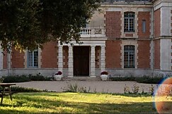 Chateau Stay - 1BR/4P with Pool & Park Access - 1, Charente