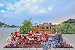 SaffronStays Prince of Kashmir (Shareen Suite), Srinagar