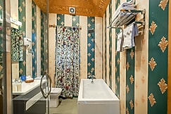 SaffronStays Prince of Kashmir (Shareen Suite), Srinagar