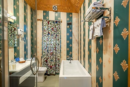 SaffronStays Prince of Kashmir (Shareen Suite)