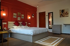 Red Palms by Boho- Forest Facing w/ Kitchen & Pool, Goa