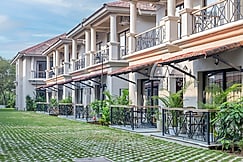 Modern 2BHK with Private Plunge Pool & Lawn | Siolim | Hireavilla, Goa