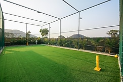 Signature Farm by Tropicana Stays (5BHK With Turf), Lonavala