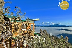Inspire by MettaDhura Cozy home & closed balcony, Almora