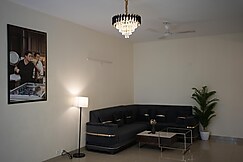 Tajstone 3BHK FF Near Taj Mahal by Homeyhuts, Agra