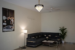 Tajstone 3BHK FF Near Taj Mahal by Homeyhuts, Agra